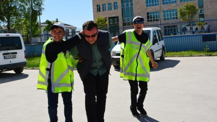 Polis yeleği giyen engelli öğrenciler devriye gezdi