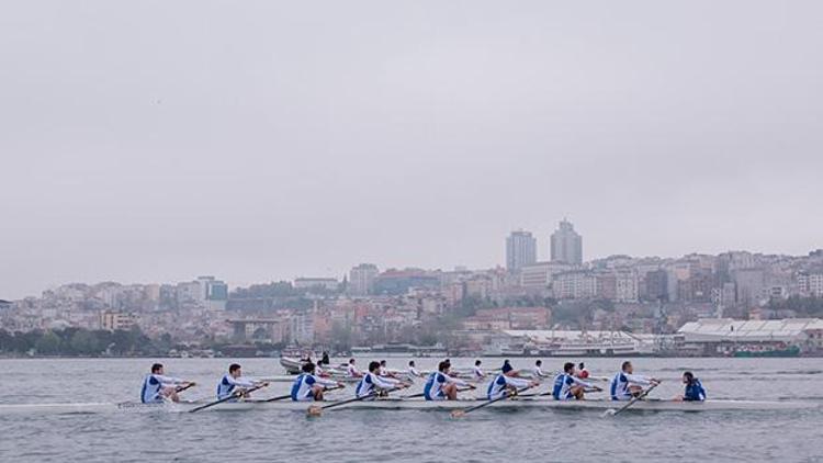 Üniversiteler Haliç Dostluk Kupası için kürek çekti