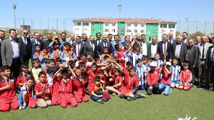 Sivasta ilkokullar arası futbol tunuvası düzenlendi