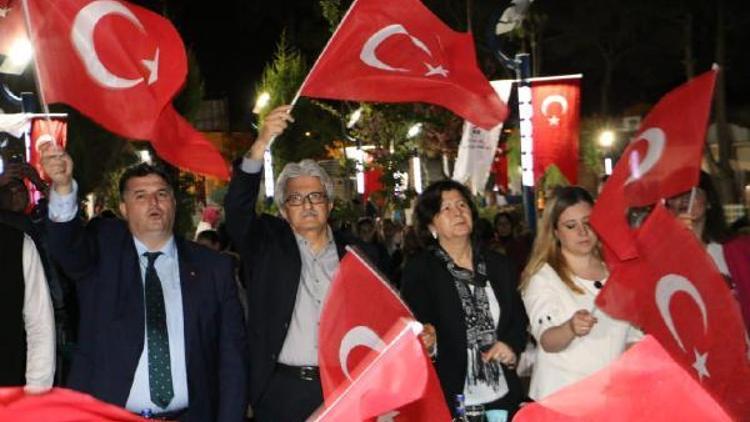 Canım Türkiyem şarkısını memleketi Kınıkta tanıttı