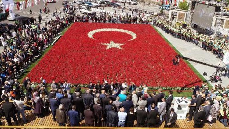 Lalelerle Türk bayrağı rekoru/ ek fotoğraflar