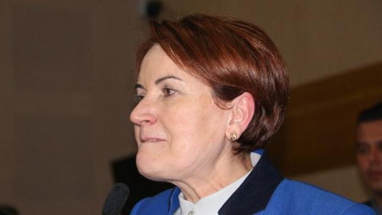 Meral Akşener gözyaşlarını tutamadı