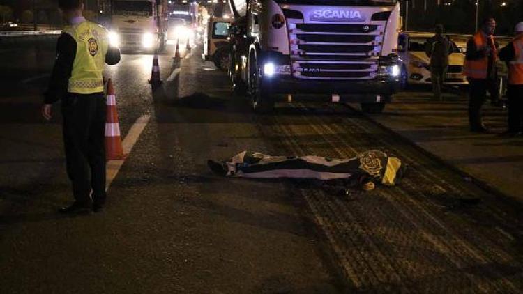 Pendikte TEM Otoyolu asfalt yenileme çalışmasında kaza: bir işci öldü
