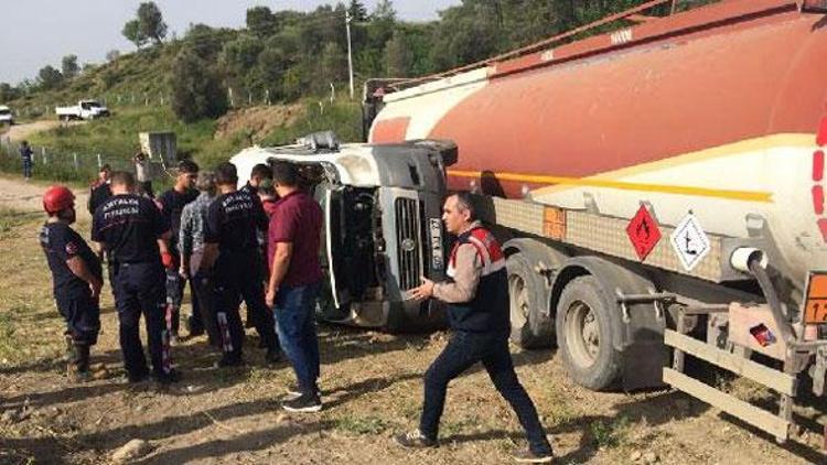 Antalyada tankerle öğrenci servisi çarpıştı Yaralılar var…