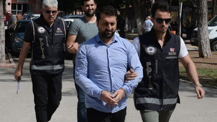 Gaybubet evinde, FETÖ elebaşı Gülen imzalı saat bulundu