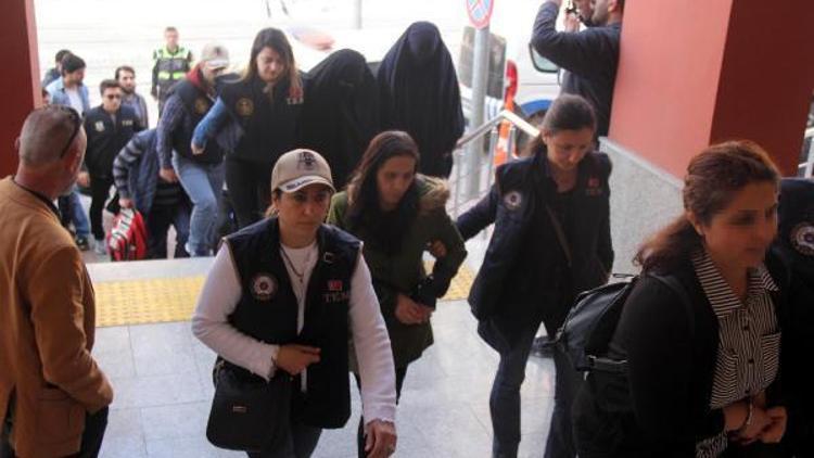 Kocaelide terör operasyonlarında gözaltına alınan 17 kişi adliyede