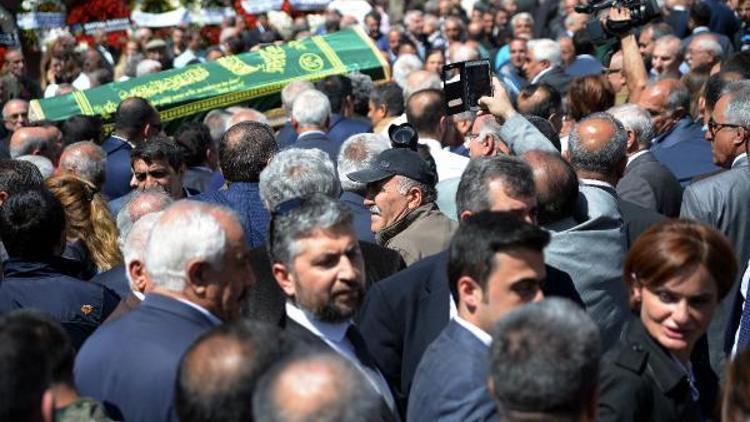 ek fotoğrafla geniş haber // Kılıçdaroğlu amcasının cenaze törenine katıldı