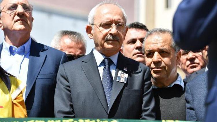 / Fotoğraflar // Kılıçdaroğlu amcasının cenaze törenine katıldı