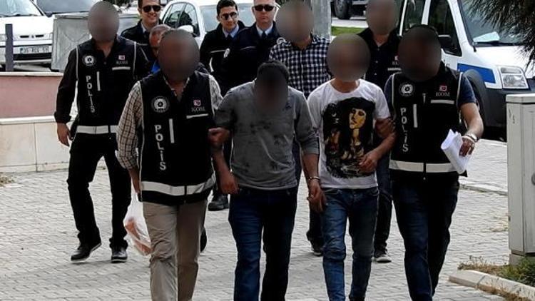 İzmirde göçmen kaçakçılığına 2 tutuklama