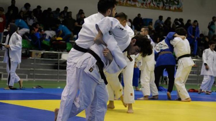 Üniversitelerarası Türkiye Judo Şampiyonası Bursada başladı