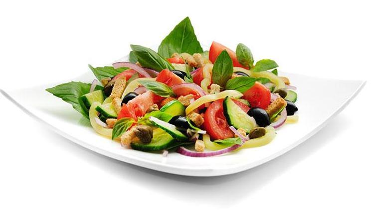 Fesleğen soslu salata tarifi