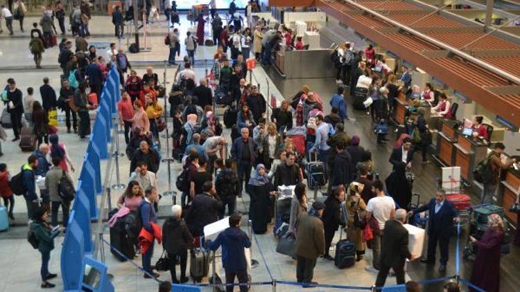 Sabiha Gökçende 23 Nisan yoğunluğu:450 bin yolcu bekleniyor