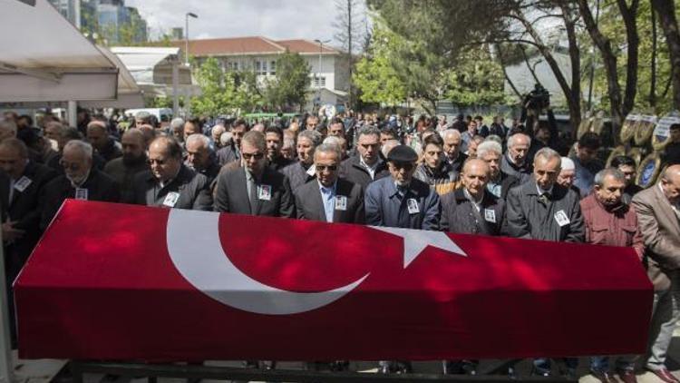 Fotoğraflar // Ercan Vuralhan son yolculuğuna uğurlandı