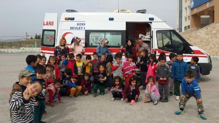 Öğrenciler ambulansı tanıdı