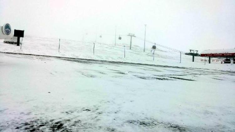 Erciyes Dağına kar yağdı/ Fotoğraf