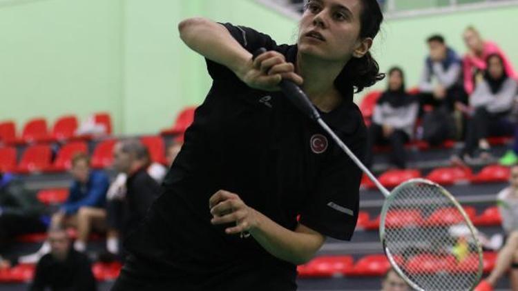 Badmintonda Cemre Fereden gümüş madalya