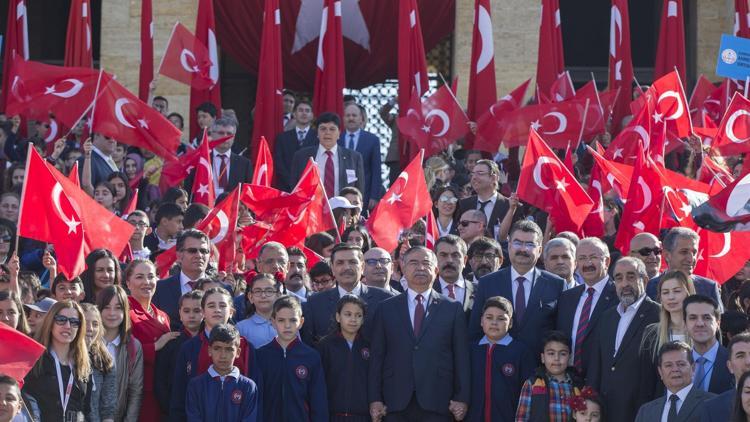 Bakan Yılmaz, öğrencilerle Anıtkabiri ziyaret etti