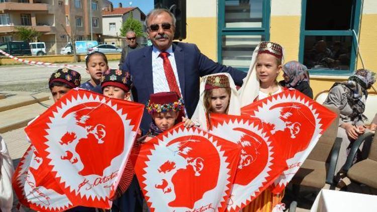 Gelibolu Belediye Başkanı Özacardan 23 Nisan kutlaması