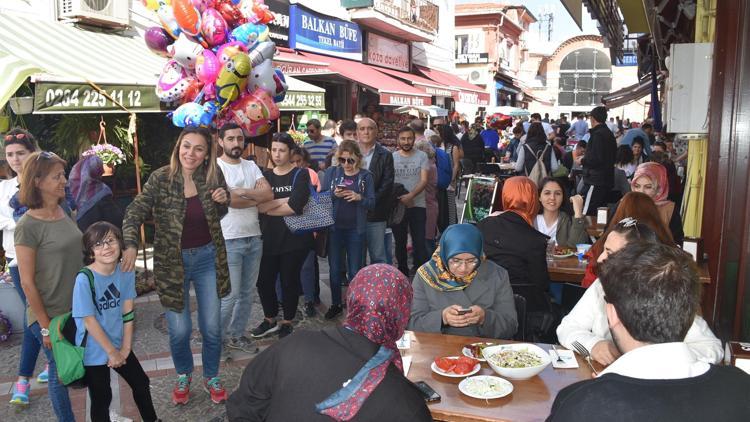 Uzun kuyruklar oluştu İsyan ettiler: Yetişemiyoruz