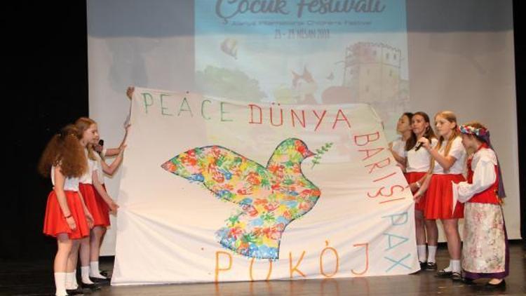 Alanyada 23 Nisan festivalle kutlanıyor
