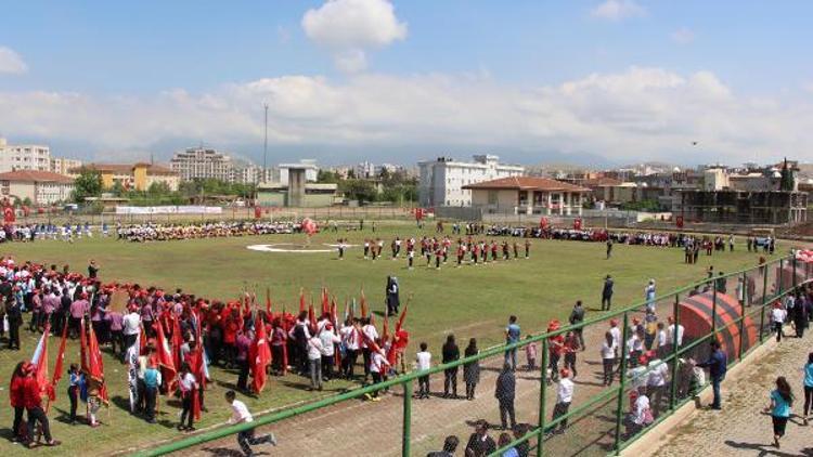 Silopide 6 yıl sonra 23 Nisan kutlaması stadyumda yapıldı