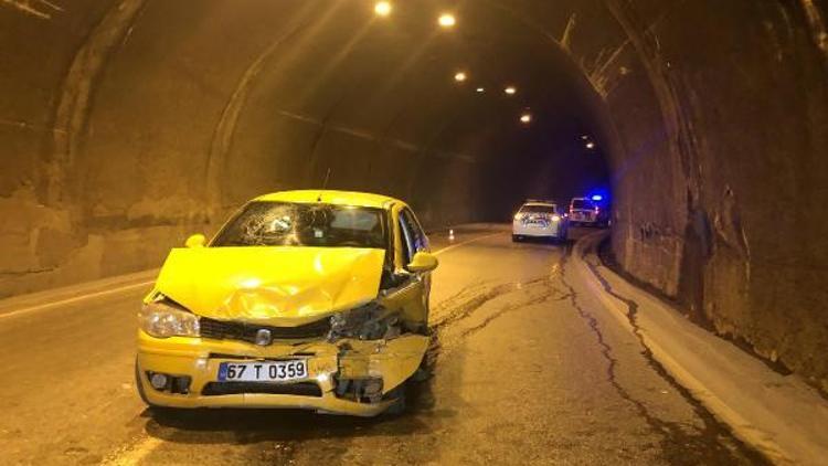 Trafiğe kapalı tünelde kaza: 8 yaralı