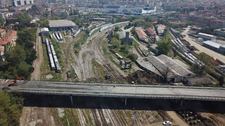 Tıbbiye Caddesi üzerindeki köprü yıkılıyor