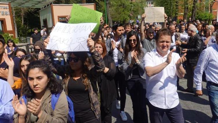 İstanbul Üniversitesi orman fakültesi önünde Fakülteme dokunma eylemi