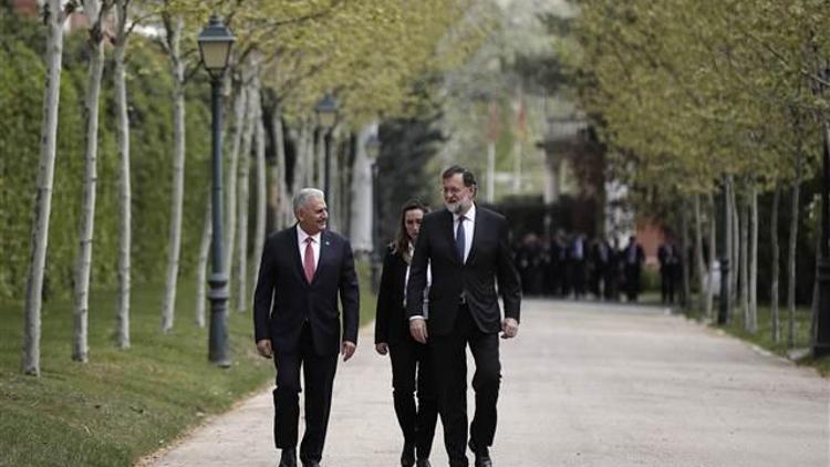 Başbakan Binali Yıldırımdan İspanyada önemli açıklamalar