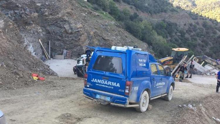 Freni boşalan beton mikseri devrildi: 2 işçi öldü