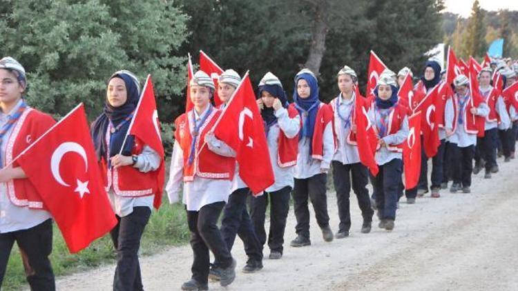 Çanakkalede 10 bin Türk, dedelerinin izinde yürüdü