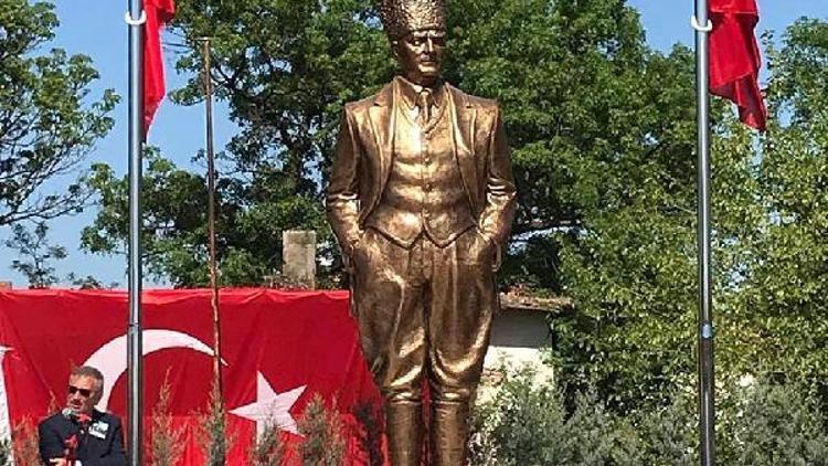 Yenibedir köyünde, vatandaşların desteğiyle yaptırılan Atatürk heykeli törenle açıldı