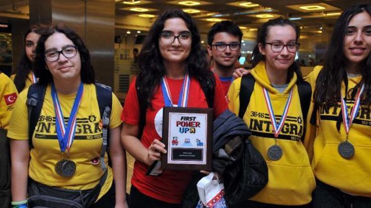 Bahçeşehir Koleji robotik takımları, dünyanın en önemli robotik turnuvasından ödüllerle döndü
