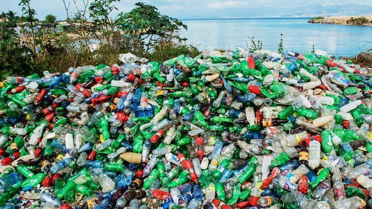 İngilterede büyük şirketler plastik ambalaj kirliliğini azaltmaya söz verdi