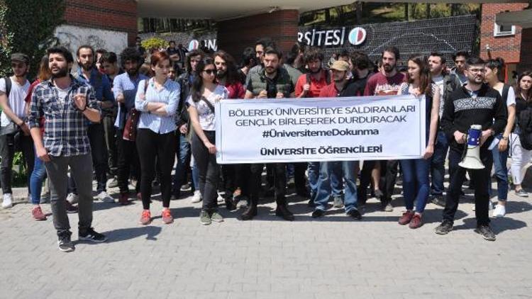 Anadolu Üniversitesi önünde bölünme protestosu