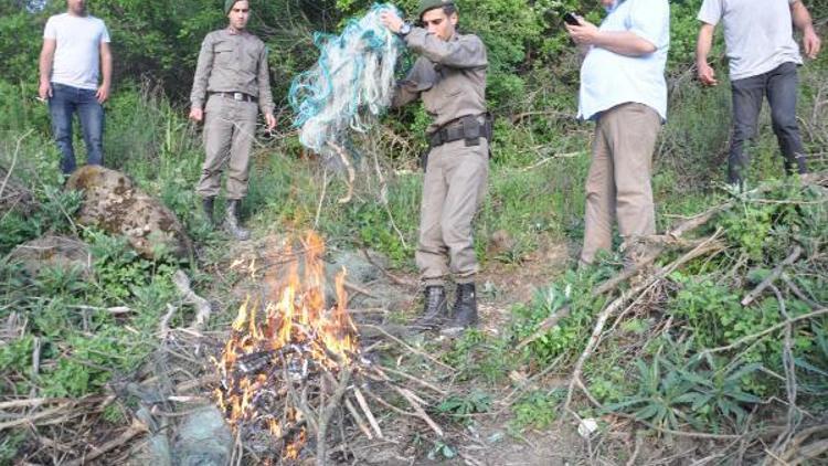 Baraja serilen 600 metrelik ağ yakılarak imha edildi