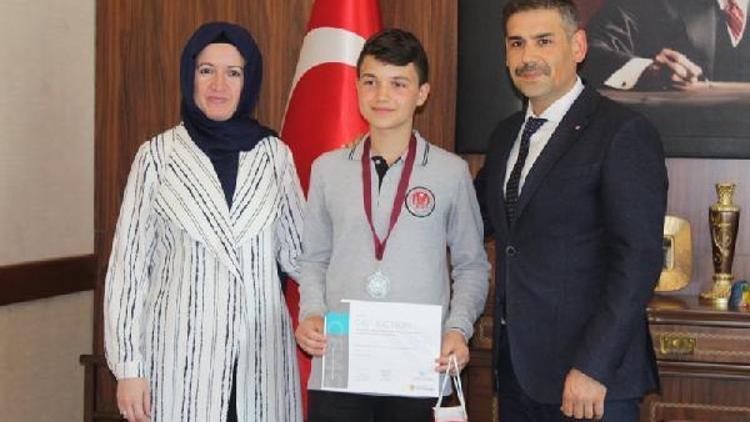 Anadolu İmam Hatip Lisesi öğrencisinin yurt dışı matematik başarısı