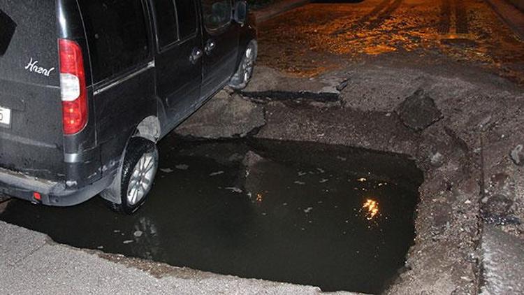 Su borusu patladı, mahalleli deprem sandı