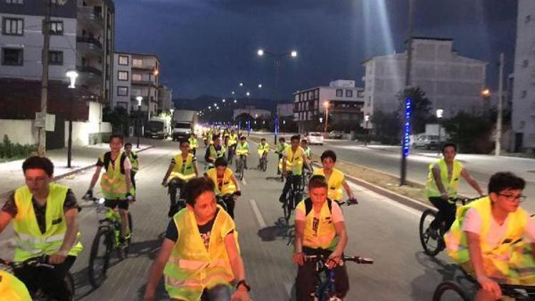 Akhisarda gece bisiklet turları başladı