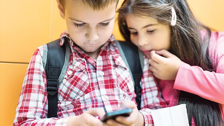 Ortaokullularla yapılan araştırma: Çoğu 10-11 yaşında cep telefonu sahibi oluyor