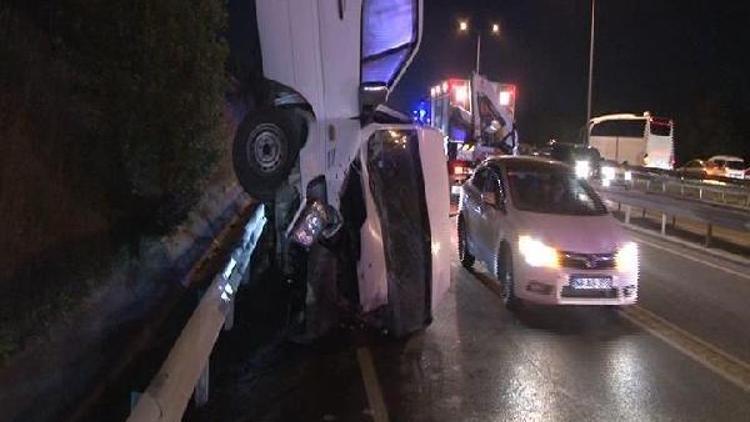 İstanbulda iki araç çarpıştı: 1 ölü, 1 yaralı