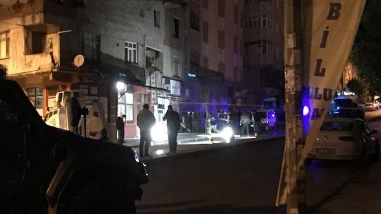 Sultangazide silahlı saldırı: 1 polis yaralı