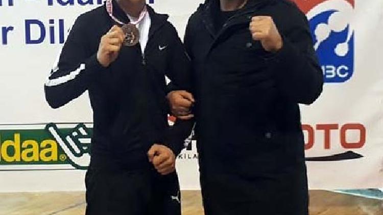 Nevşehir Belediye Gençlik ve Spor Kulübü boksörü Akay, Türkiye ikincisi oldu
