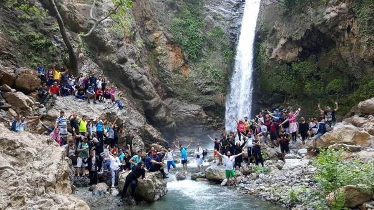 Karaçay Şelalesi Doğa yürüyüşüne rekor katılım