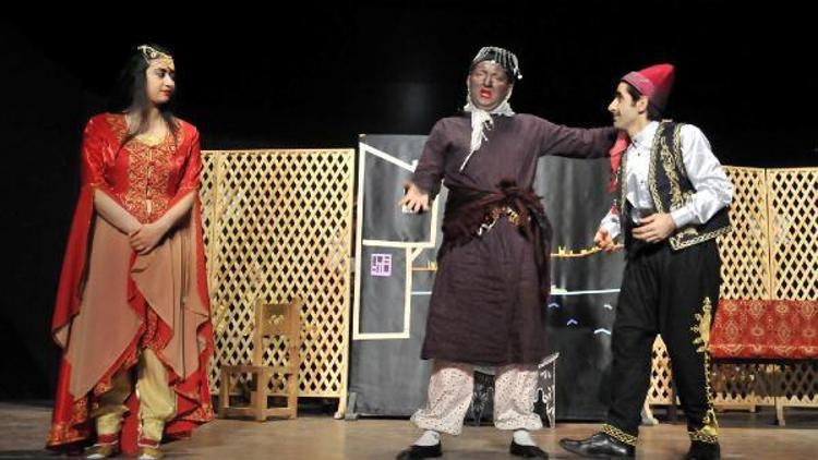 Kent Tiyatrosu Topluluğu, “Pinti Hamit” adlı oyunu sergileyecek