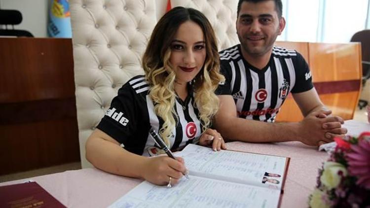 Nikah masasına Beşiktaş formasıyla oturdular