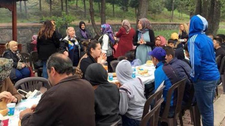 Aksarayda sevgi evlerinde kalan çocuklara piknik düzenlendi