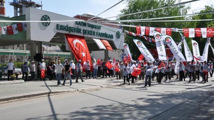 Eskişehir Şeker Fabrikası önünde 1 Mayıs kutlaması