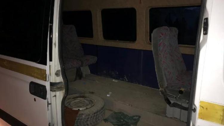 14 kişilik minibüste, 56 kaçak yakalandı