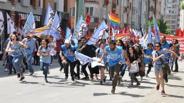 Eskişehir Şeker Fabrikası önünde 1 Mayıs kutlaması (2)
